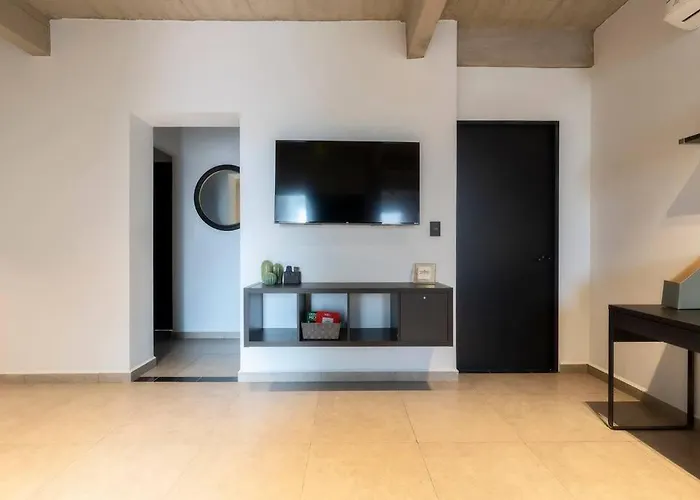 P402 Private Balcony 3bdrm 2bth Ac Rooftop *
