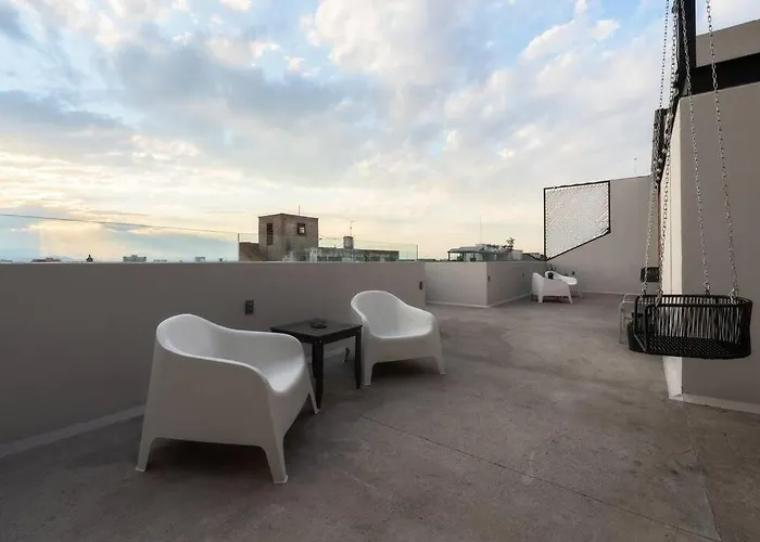 P402 Private Balcony 3bdrm 2bth Ac Rooftop Apartment *